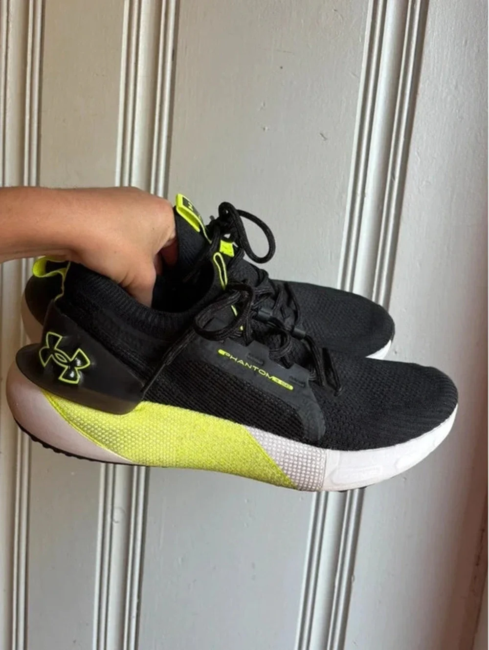 Mens size 10 Black and Neon Yellow Under Armour Phantom Sneakers